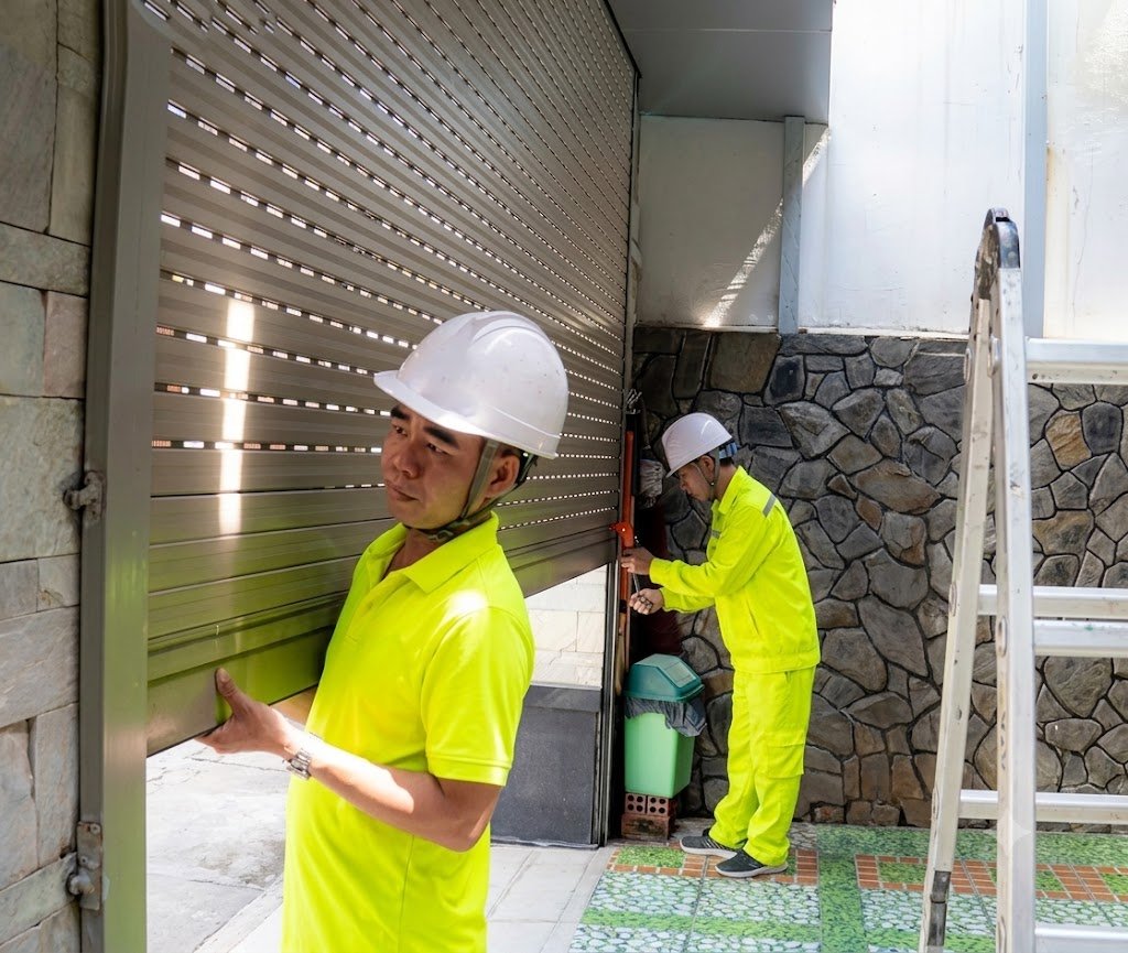 thợ sửa cửa cuốn tại Dĩ An phục vụ 24/7
