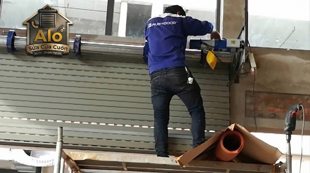 cách xử lý sự cố cửa cuốn bị kẹt an toàn