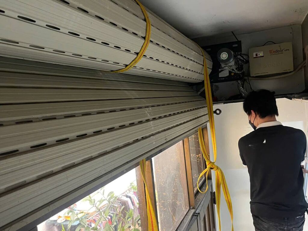 cách xử lý sự cố cửa cuốn mở không hết hành trình