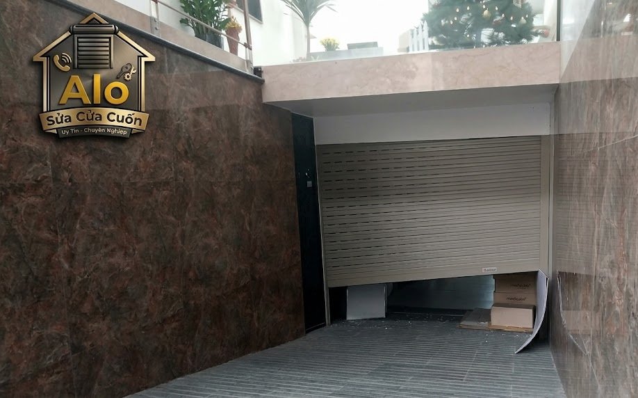 cửa cuốn bị kêu khi đóng mở là bị gì
