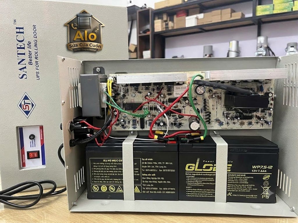 cách kiểm tra ắc quy cửa cuốn còn tốt không